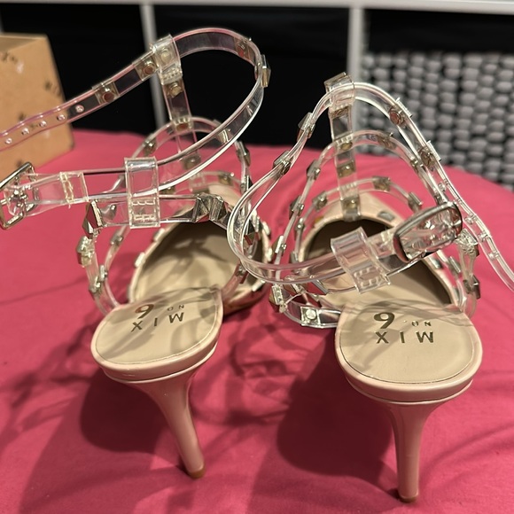 NEW Mix No. 6 High Heels - Picture 3 of 5